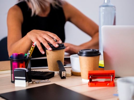 Jak skutecznie wykorzystać gadżety reklamowe w marketingu – praktyczny przewodnik