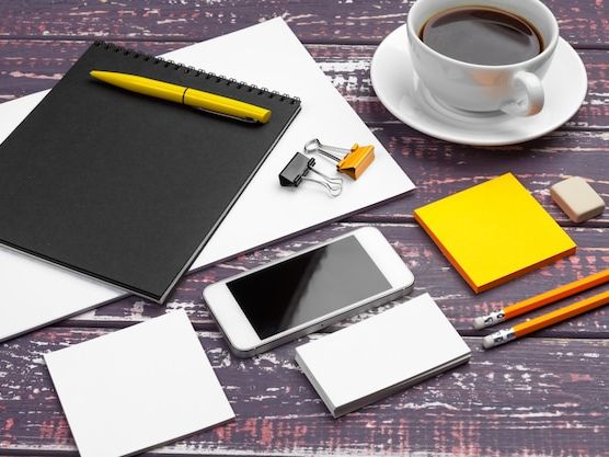 Personalizacja gadżetów reklamowych – kompleksowy poradnik krok po kroku